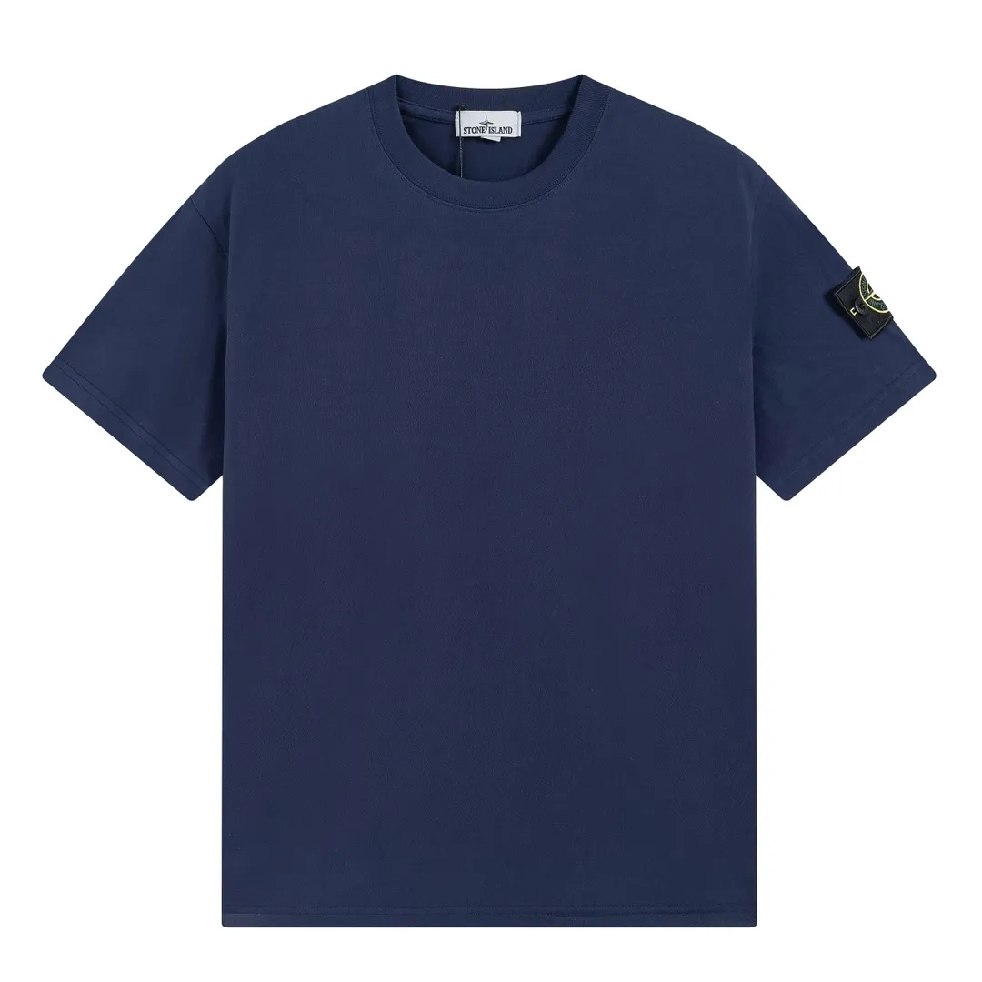 W623#P106💰 [Stone Island’s popular cuffed branded round neck off-shoulder short-sleeved T-shirt] Super versatile! A short-sleeved upper body for major celebrity internet celebrities, made of 260g combed cotton 32-count double yarn. Comfortable and breathable, customized accessories, oversize version. Dropped shoulder sleeves, very loose, same style for men and women, suitable for couples💑 Match as you like. The upper body is super beautiful. Color: Black White Apricot Gray Navy Size: M L XL XXL Ｍ Shoulder Width 47 Bust 52 Length 70 L Shoulder Width 48 Bust 54 Length 72 XL Shoulder width 59 Bust 56 Length 74 XXL Shoulder width 50 Bust 58 Length 76